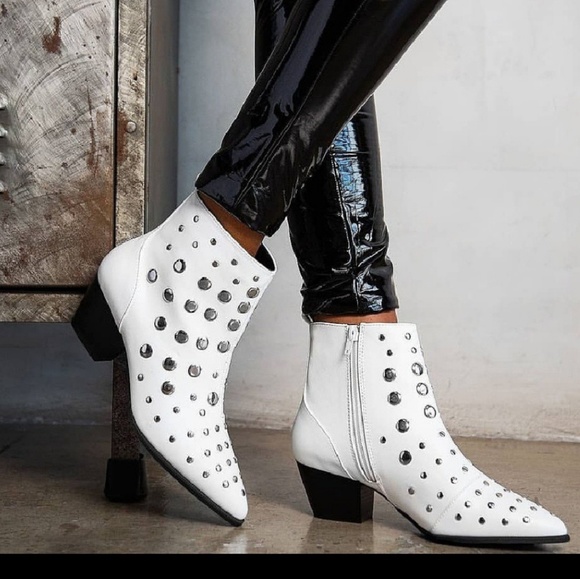 🚨LAST PAIR//The Tabitha// White Studded Bootie - Picture 5 of 5